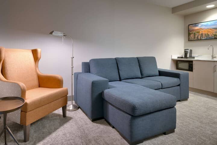 Lounge 29 of 75